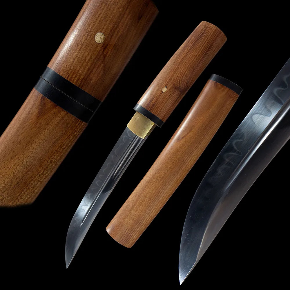 Full set shot of wolf tooth tactical tanto