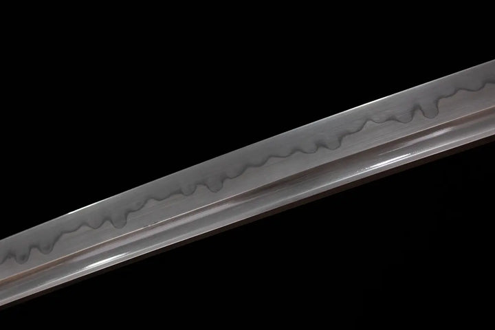 The blade body is made of T10 steel, and the surface is Hamon grinding grey.
