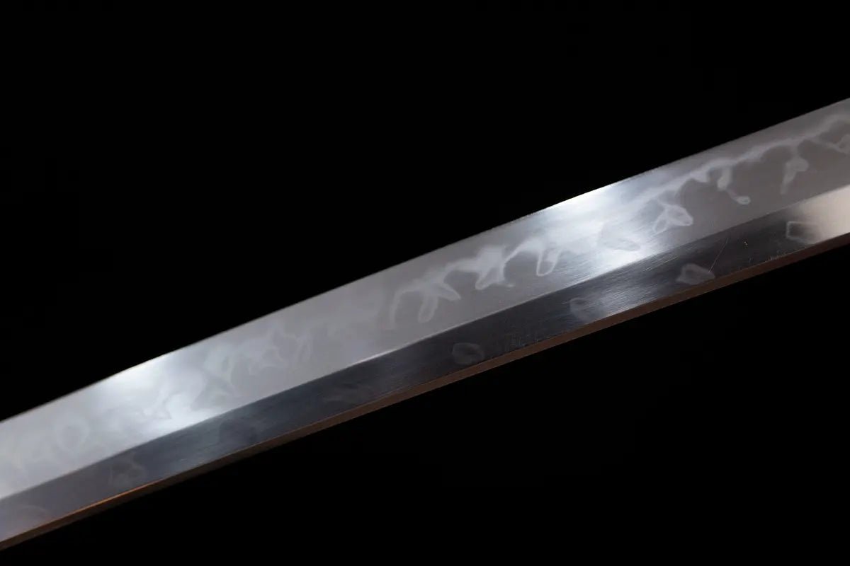 The blade is an original HITATSURA+dragon claw pattern, with a unique design.