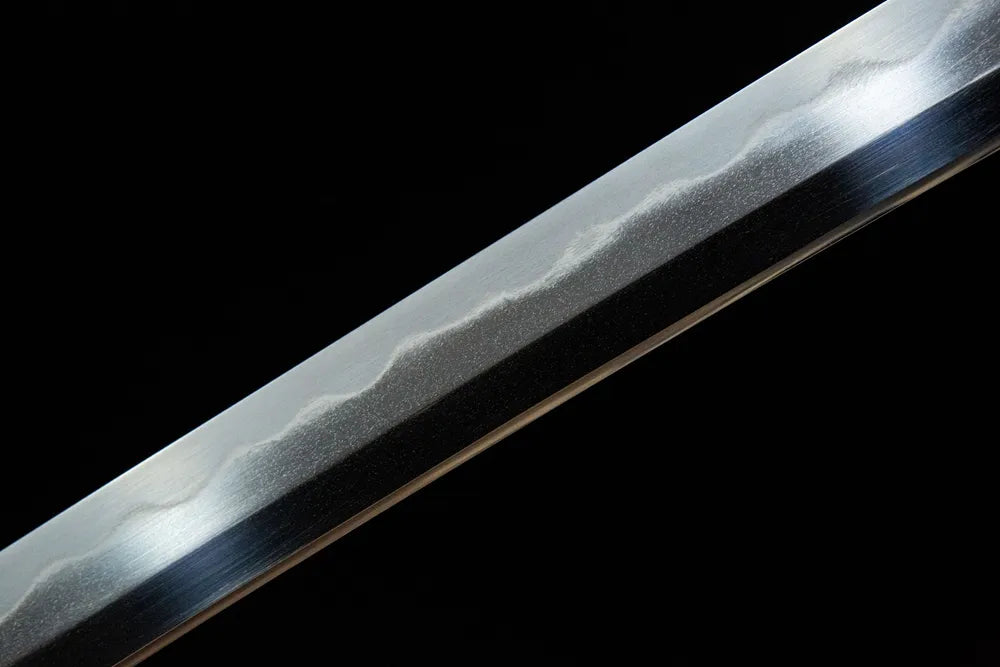 Patteraless Katana middle blade, classic Gonome hamon irregular temper pattern