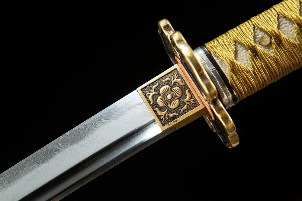 Unprecedented Katana blade upper section near tsuba folded steel grain