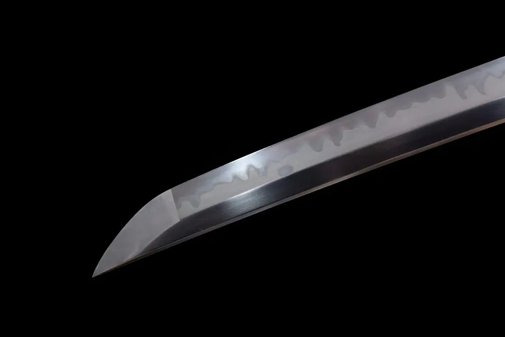 Compact wakizashi‑style smooth kissaki tip close‑up view