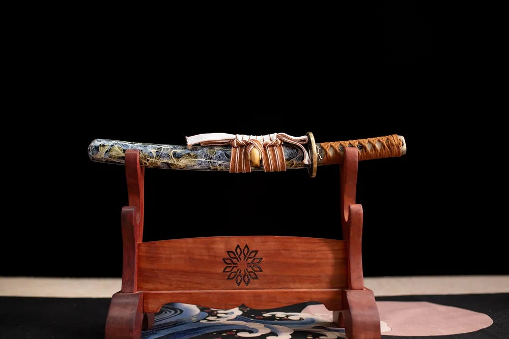 Horizontal laid closed agate‑veined Agate‑Wakizashi scabbard flat table‑top front display