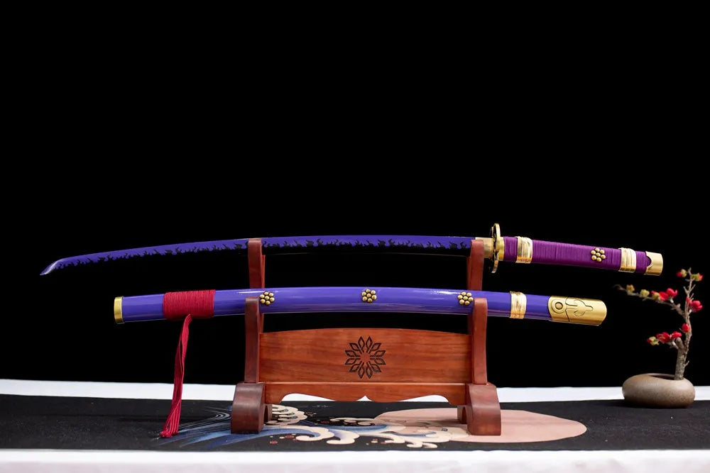 Flat fully‑drawn T10 clay‑tempered Enma demon blade wood rack shot