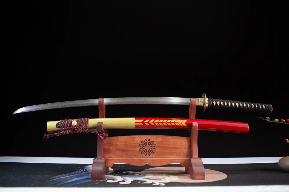 Flat lay fully drawn damascus blade