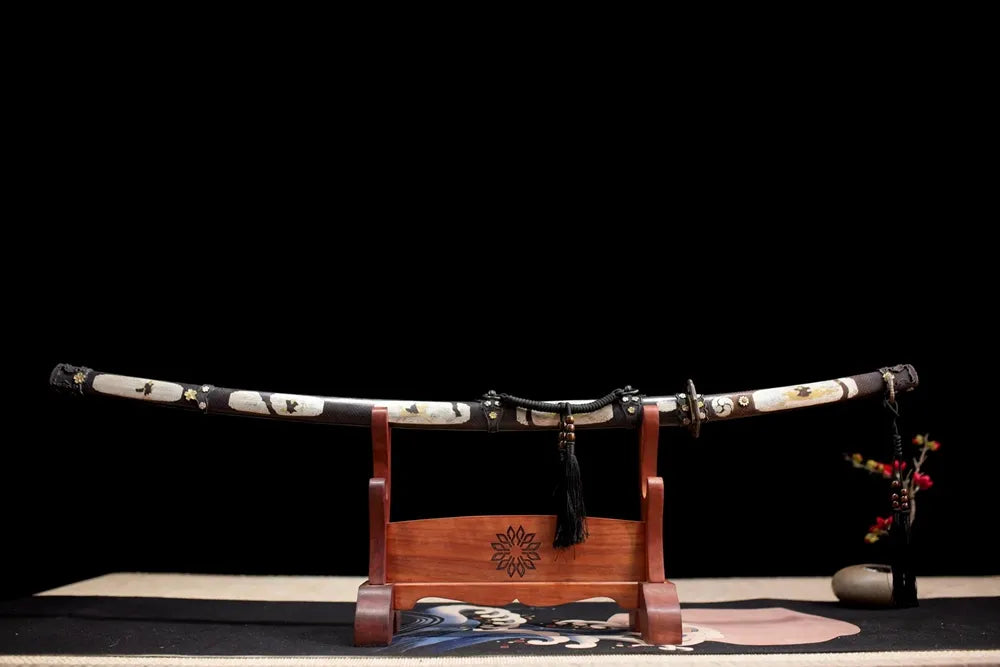 Horizontal laid closed gold‑leaf maki‑e Mansion‑Tachi scabbard flat table‑top front display