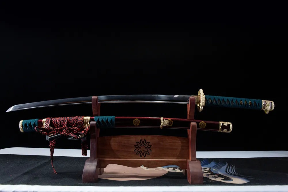Unsheathed Red Dance horizontal shot long T10 full mirror polished plain shinogizukuri blade
