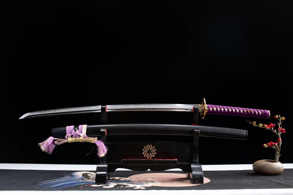 Flat display fully drawn T10 choji blade with full blood groove