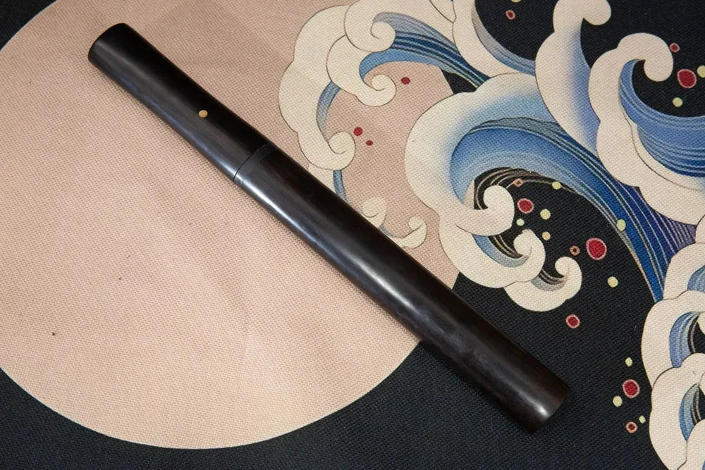 Lay flat as a whole into the sheath