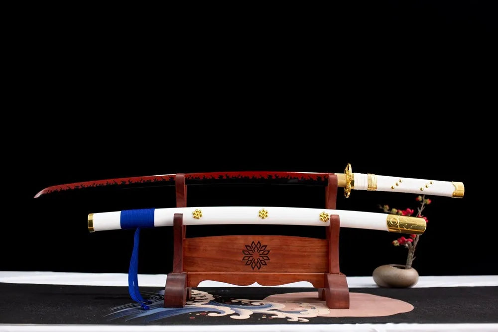 Flat fully drawn 1060 water‑quenched Amenohabakiri red‑pattern blade wood rack shot