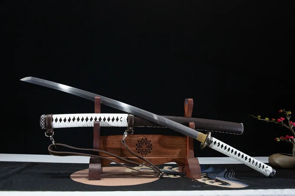 45° unsheathed front view long aged sharp survivor cutting edge