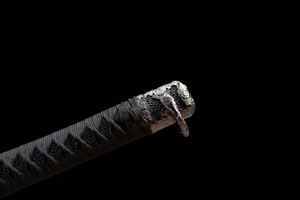 Top night‑eagle‑raptor‑relief brass‑alloy kashira pommel front close‑up