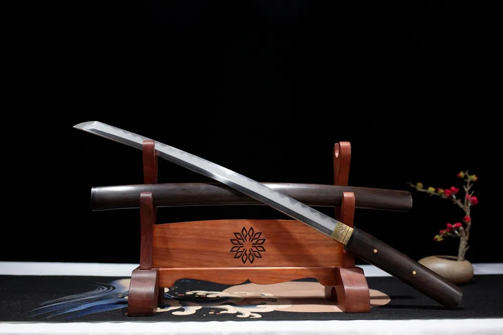 45‑angle open full‑size Night‑Elf‑Wakizashi dark‑fantasy night‑elf‑lore short samurai sword two‑layer wooden stand front view
