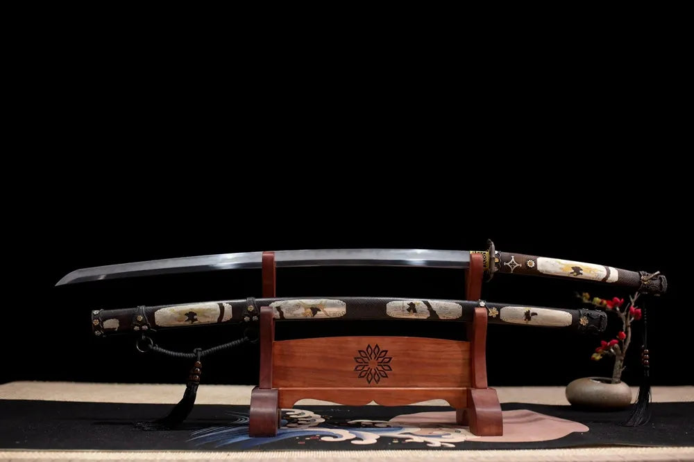 Flat fully‑drawn T10 clay‑tempered Mansion‑Tachi natural hamon blade wooden rack front shot