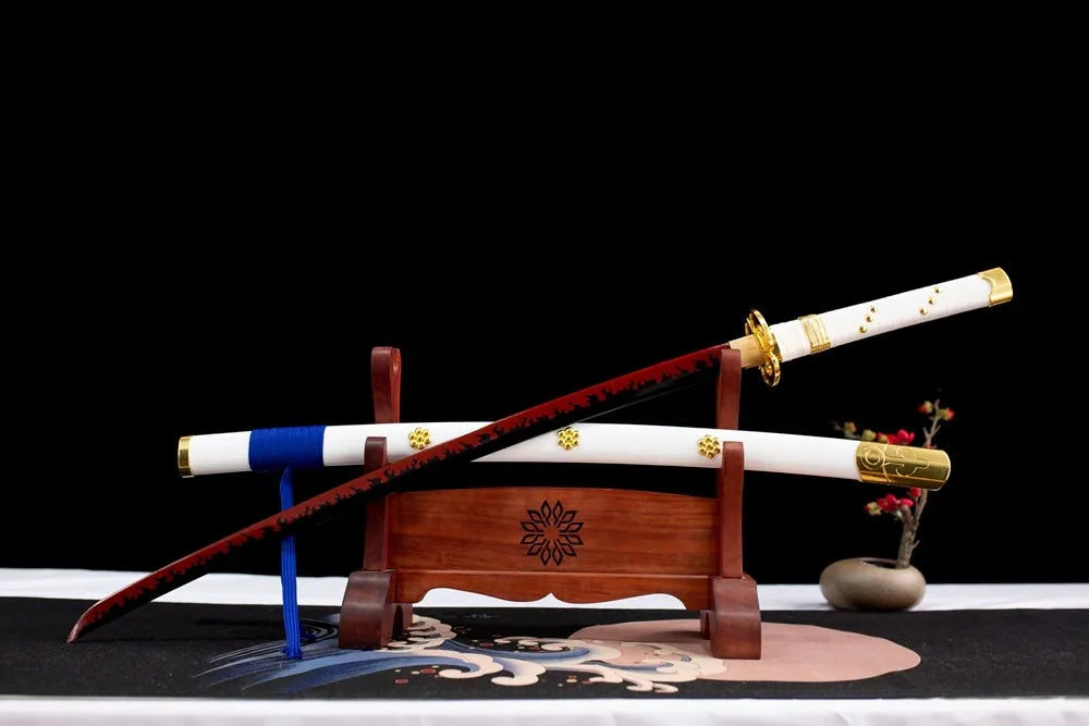 Slanted upright drawn One‑Piece Amenohabakiri katana wooden shelf front view