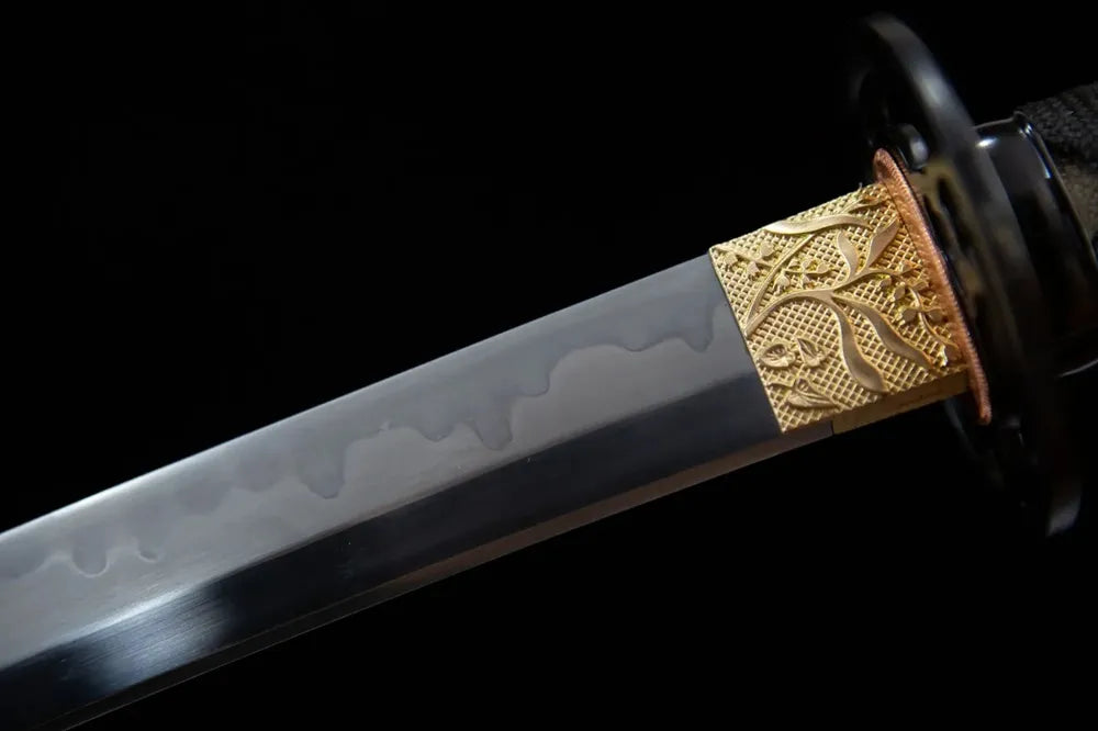 Upper blade notare hamon temper line close-up