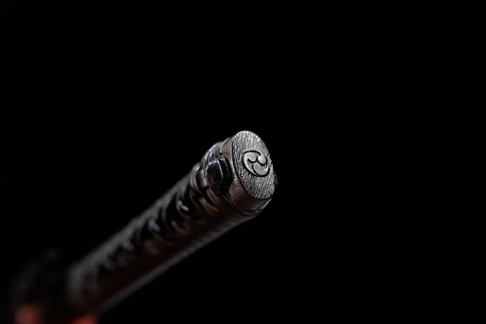 3D embossed mini dragon pommel cap detail