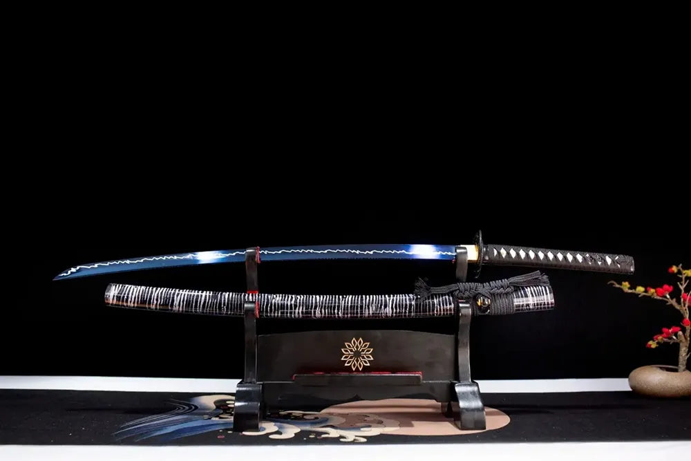Flat fully‑drawn T10 clay‑tempered choji‑midare‑hamon Colore‑Katana blade wooden rack front shot