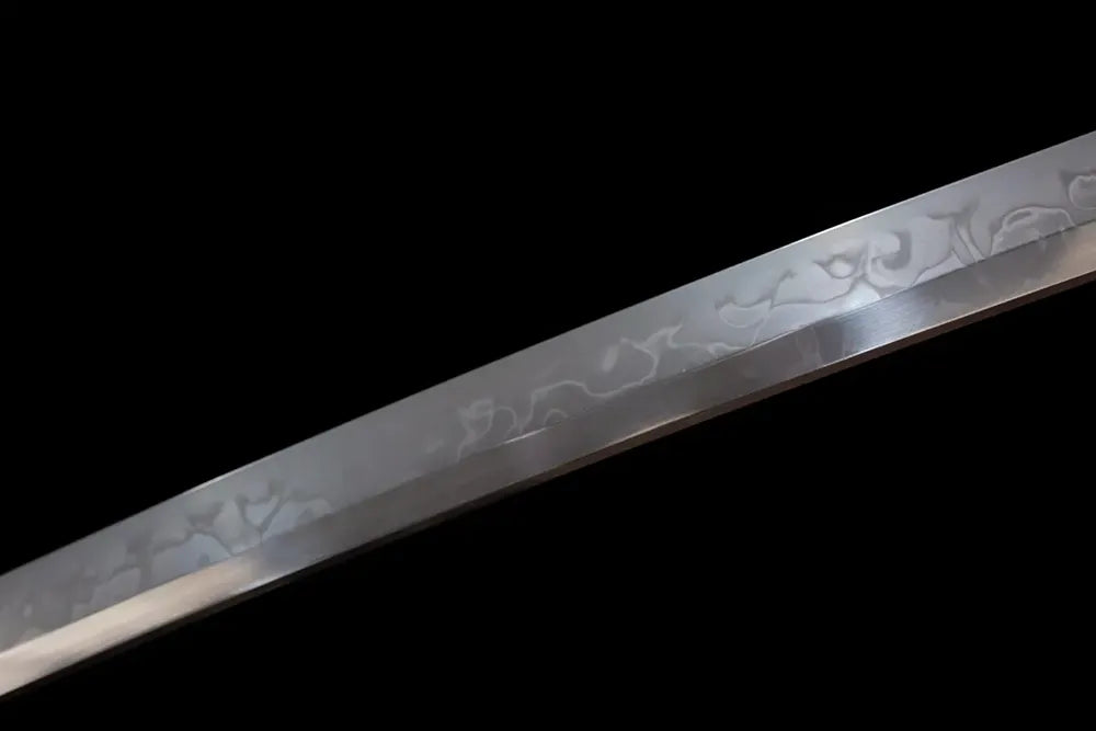 Mid‑section choji‑midare butterfly‑wing‑vein layered‑dancing‑pattern hamon steel katana blade surface close‑up shot