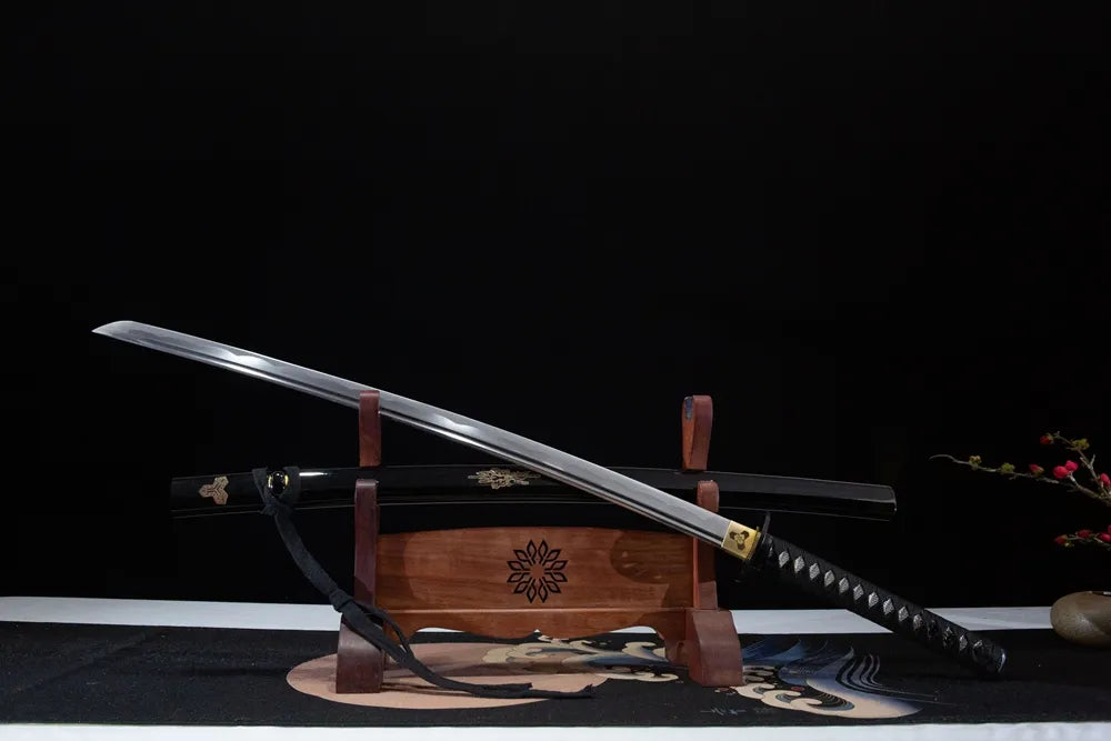 45° unsheathed front view shinogizukuri smooth straight cutting edge