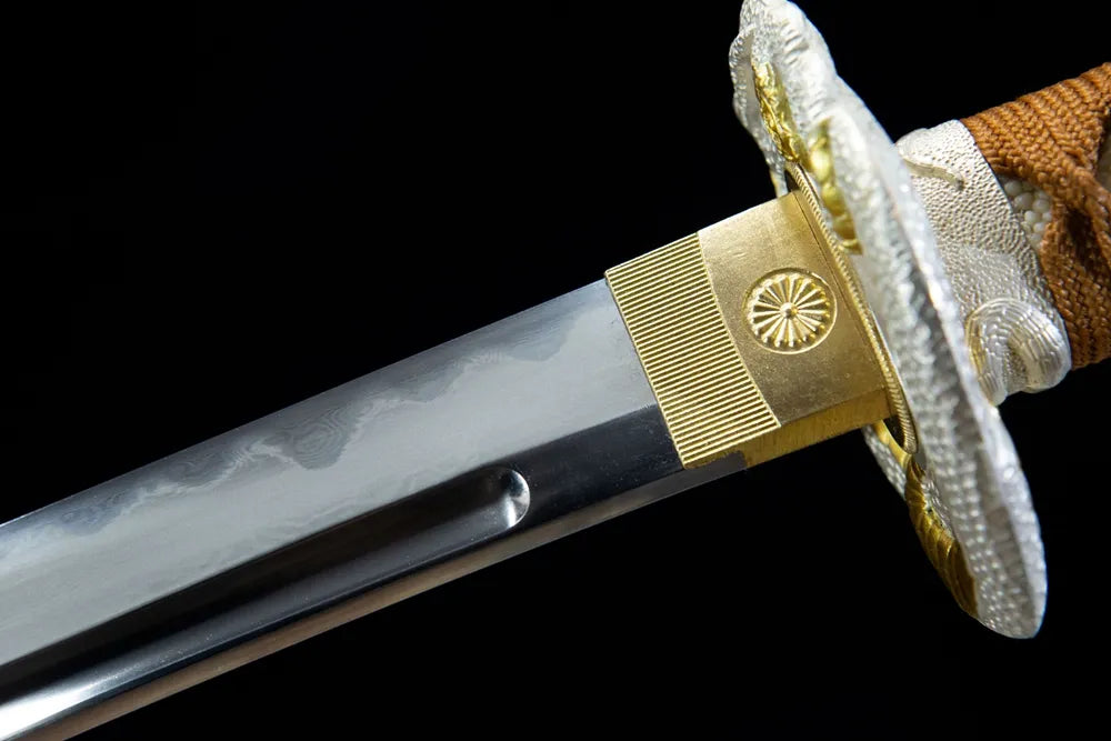 Upper blade sanbonsugi hamon close-up