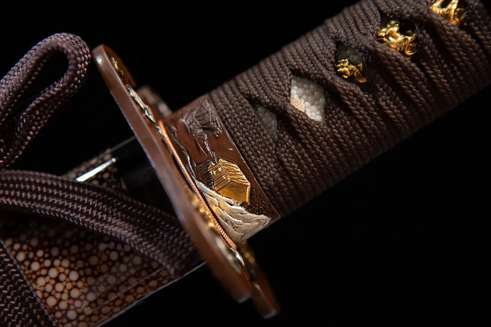Gilded silver copper grip ring close-up