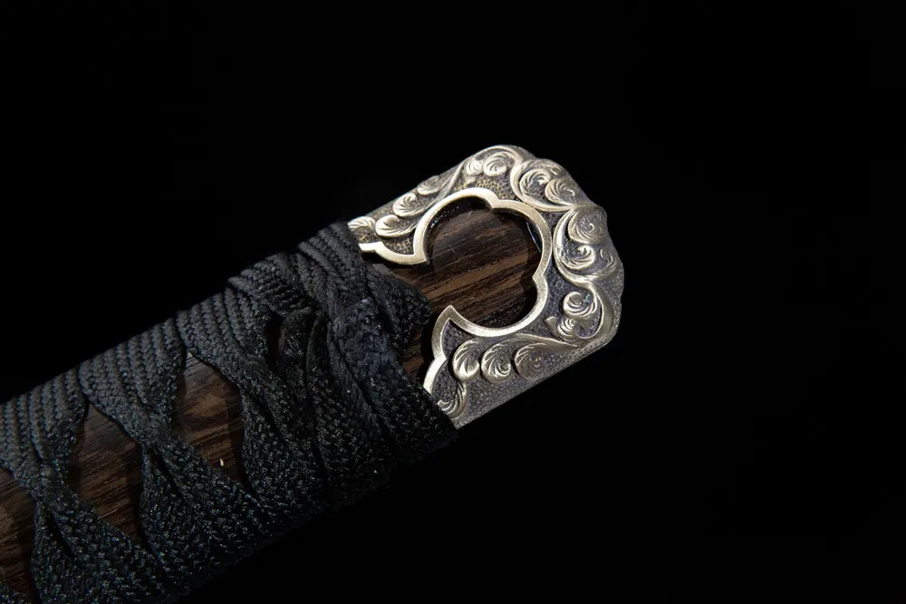 Middle handle front shot bump black samekawa under dark red silk ito