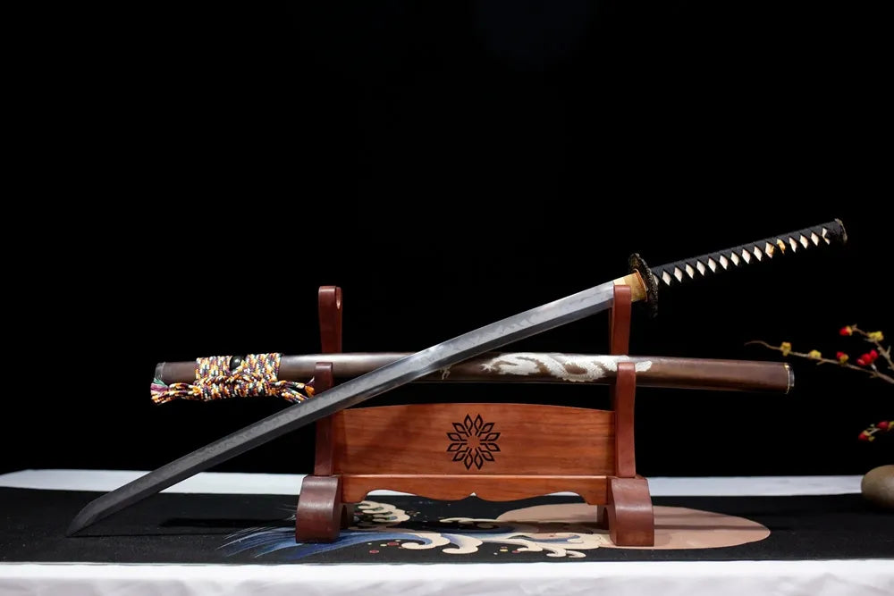 Slanted upright drawn Dragon‑Slash‑Katana oriental‑dragon‑myth museum‑repro katana wooden shelf front perspective