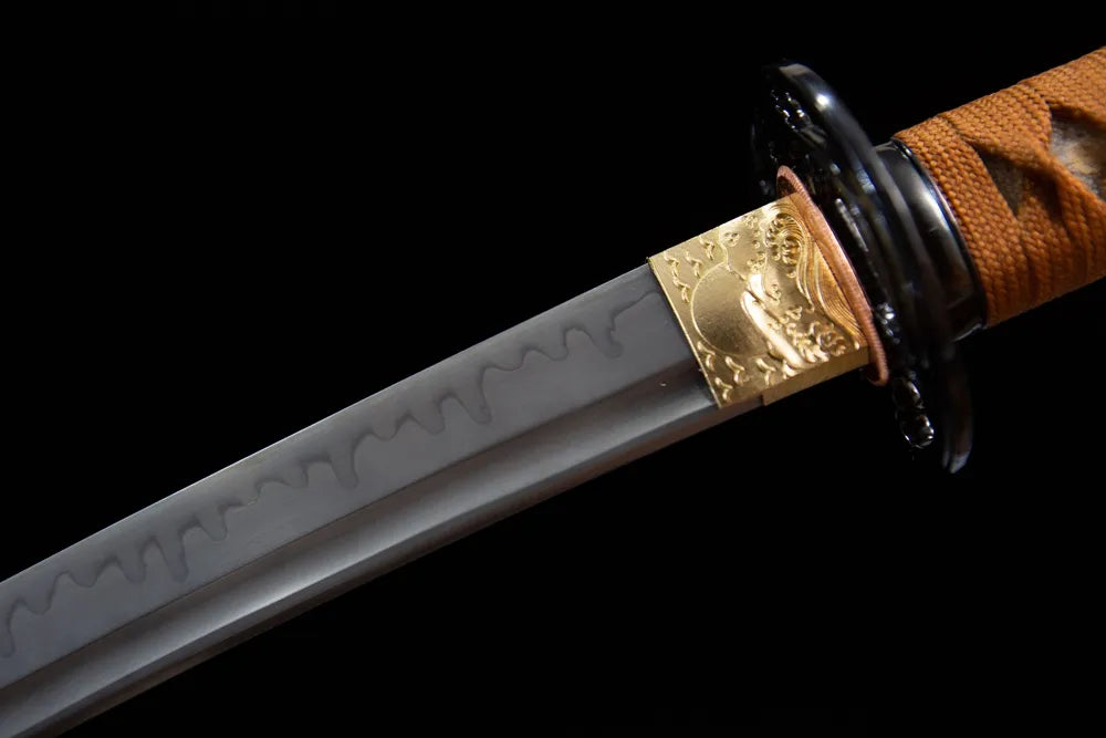 Upper sanbonsugi hamon blade close-up