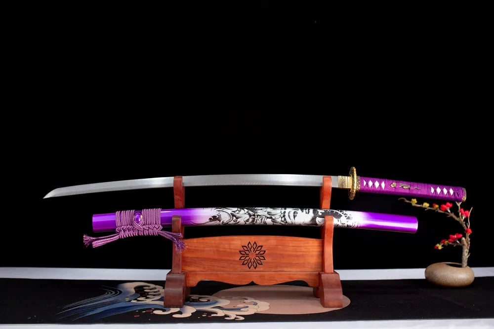 Flat fully‑drawn damascus oil‑quenched natural‑flow‑hamon Purple‑Qi‑Haoran‑Katana blade wooden rack front shot