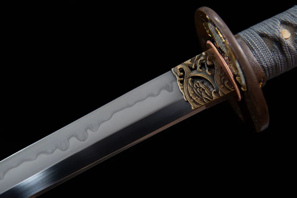 Upper blade wave sanbonsugi hamon & wave habaki close-up