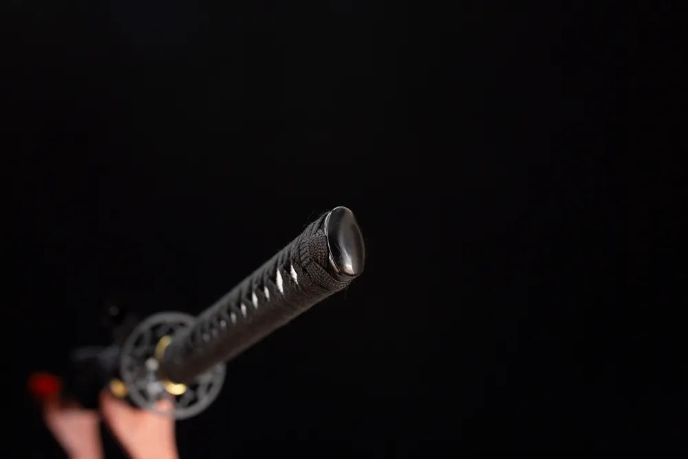3D‑sculpted fiery‑battle‑flame black‑alloy pommel‑cap detail shot