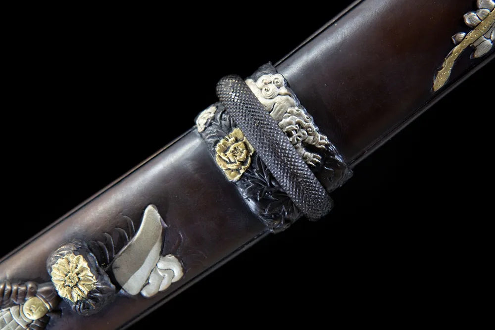 Gilded silver floral grip ring close-up