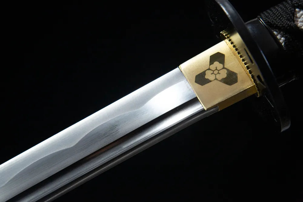 Upper blade closeup clean suguha straight temper line near silver habaki
