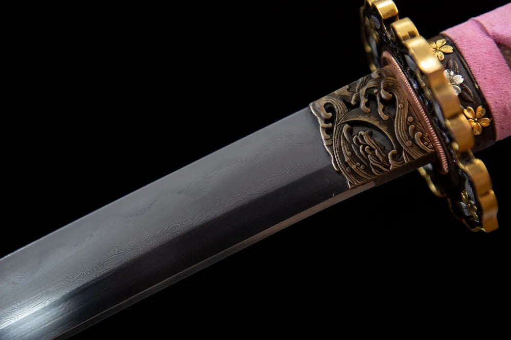 Upper plain polished T10 blade & gold habaki close-up