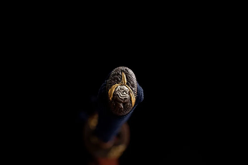 3D embossed lion pommel cap detail