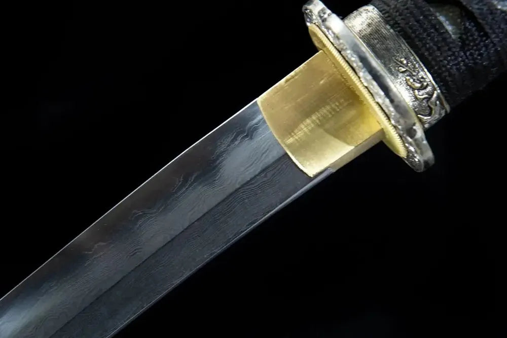 Upper gunome hamon steel close-up
