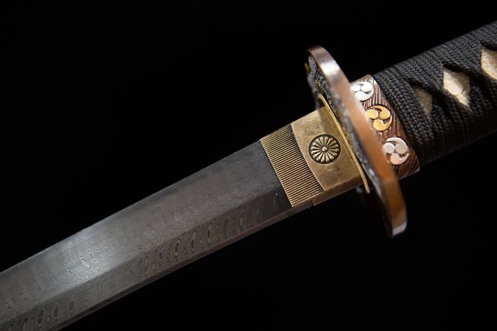Upper layered damascus grain close-up