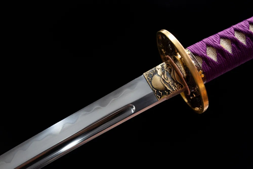Upper choji hamon + hi blood groove golden habaki close-up