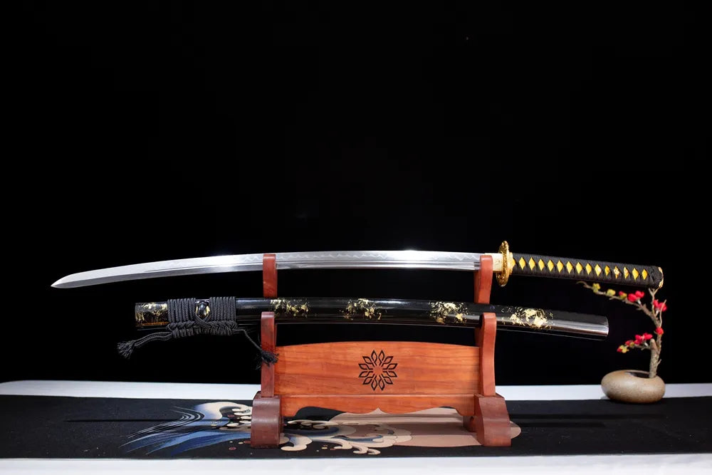 Flat fully‑drawn T10 clay‑tempered sanbonsugi‑hamon Spray‑Kogarasu‑Maru‑Katana blade wooden rack front shot