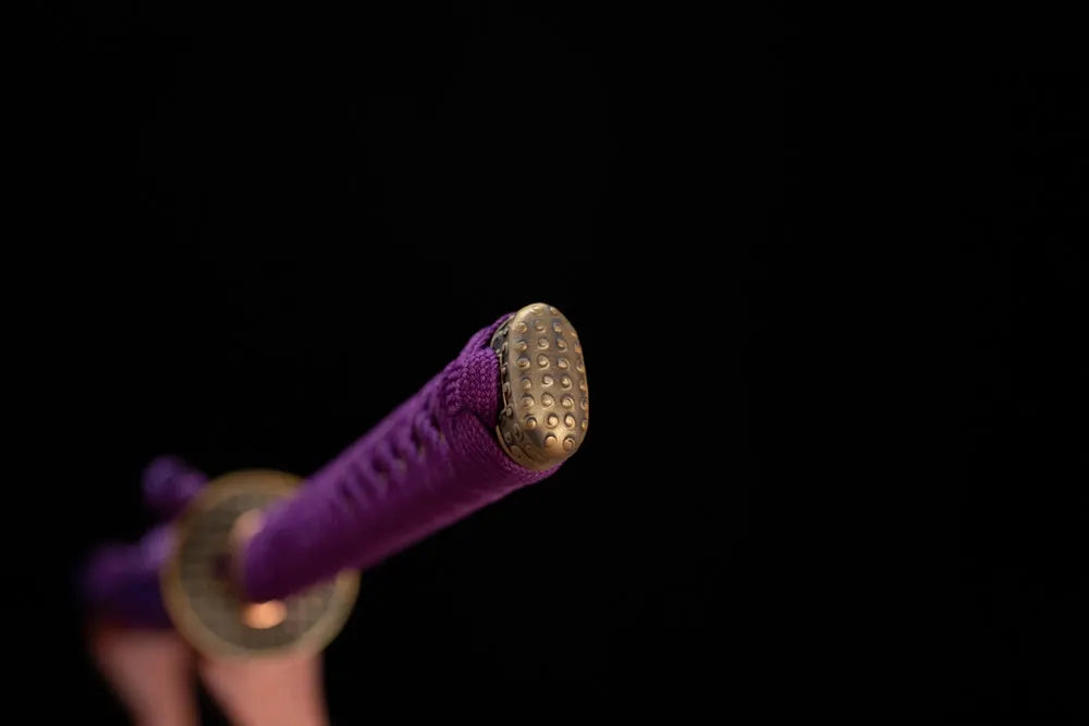 3D‑dot‑embossed vintage‑brass pommel‑cap detail shot
