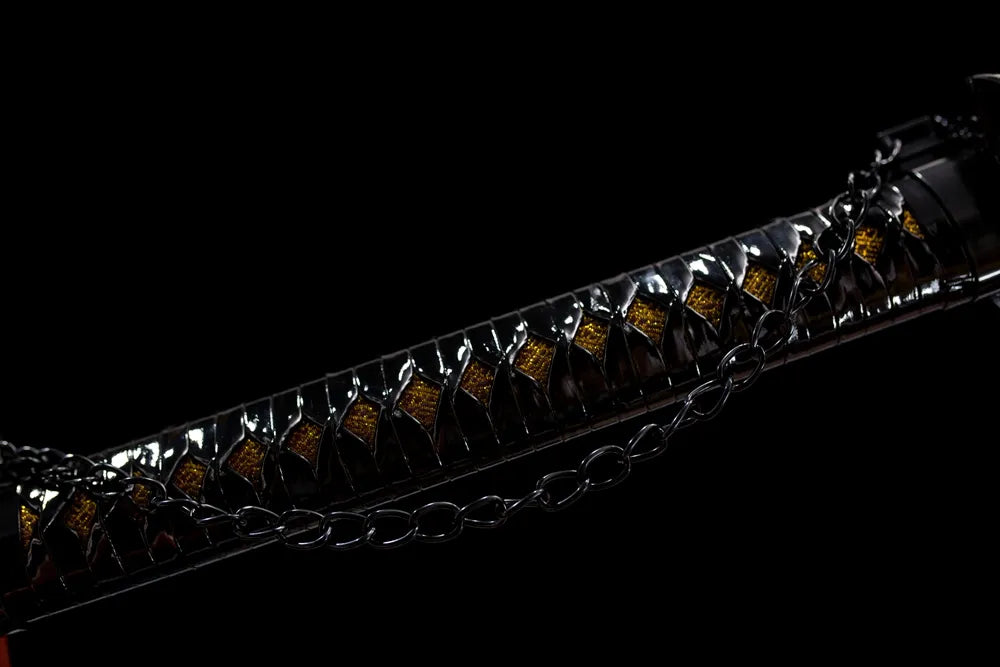 Metal‑chain‑style sageo cord dark‑alloy fitting macro close‑up
