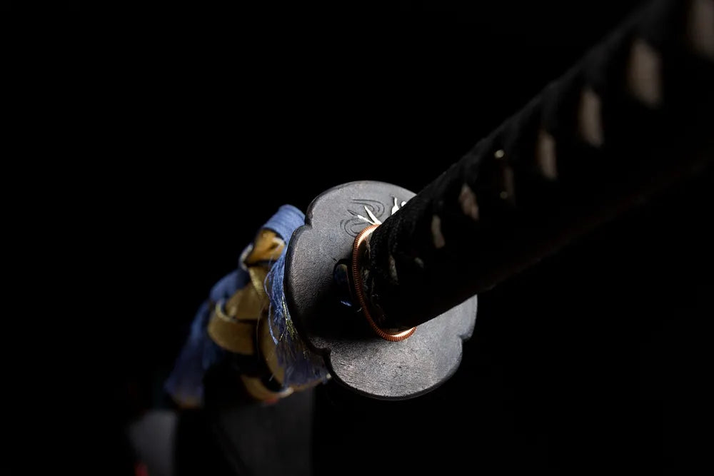 Reverse pine branch pattern bronze hand guard surface