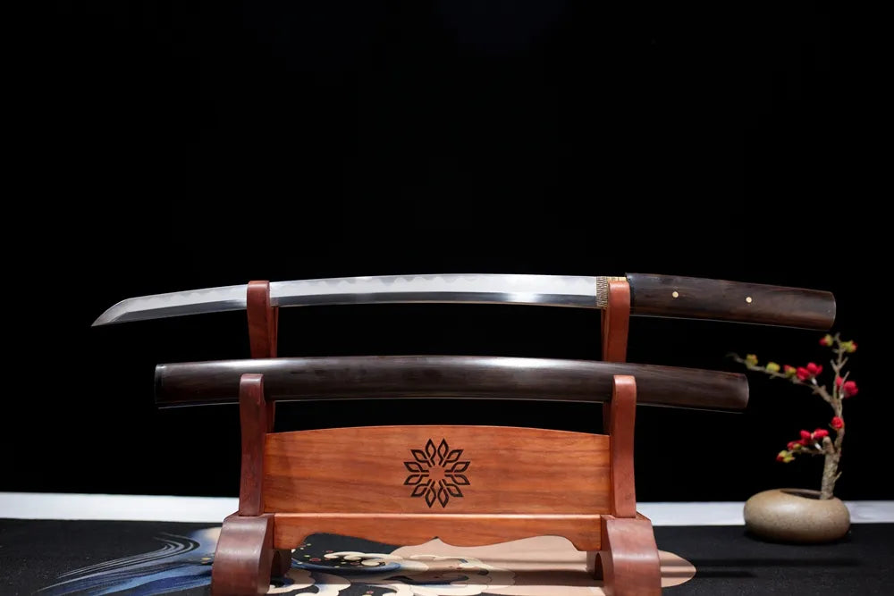 Flat fully‑drawn T10 clay‑tempered irregular gunome‑hamon Night‑Elf‑Wakizashi blade wooden rack front shot