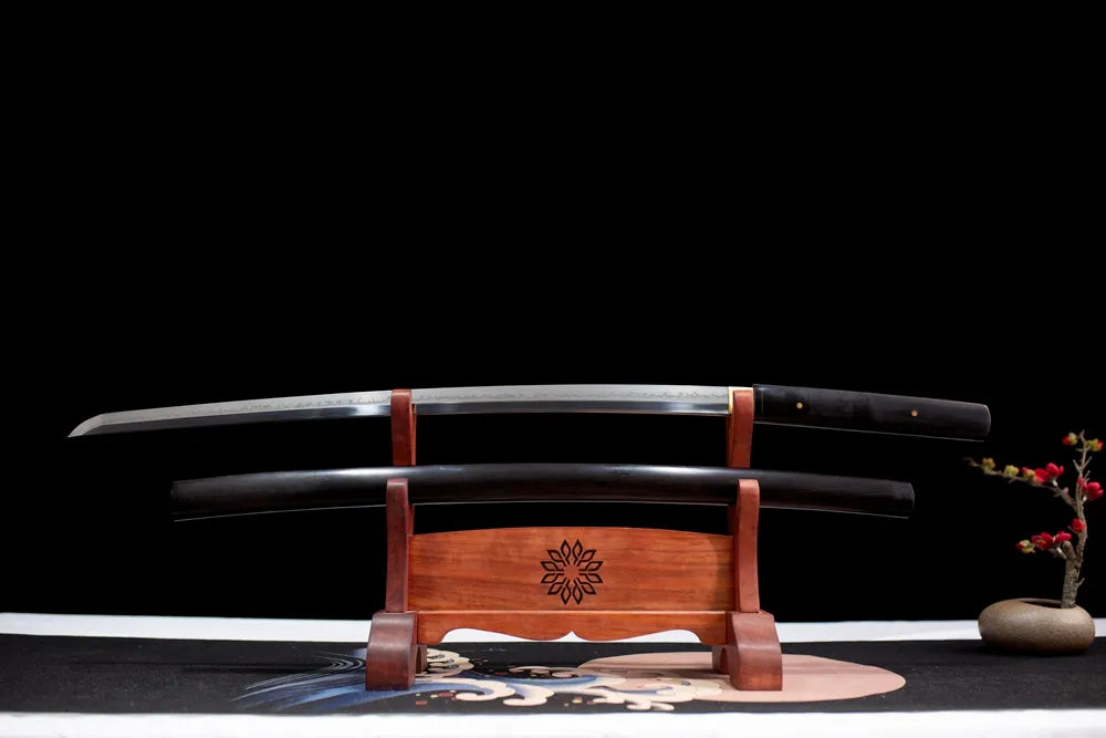 Flat fully‑drawn T10 clay‑tempered Destruction‑Shirasaya natural hamon blade wooden rack front shot
