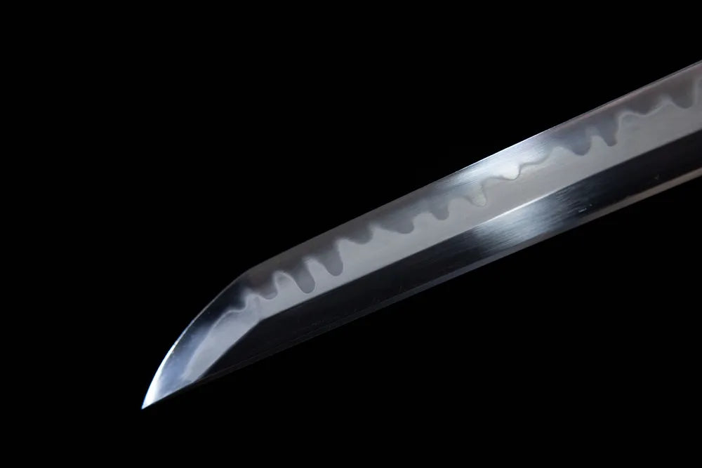 Sharp choji kissaki blade tip close shot