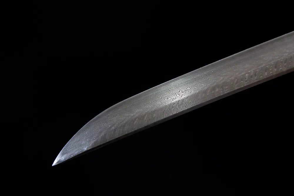 Sharp damascus kissaki tip shot