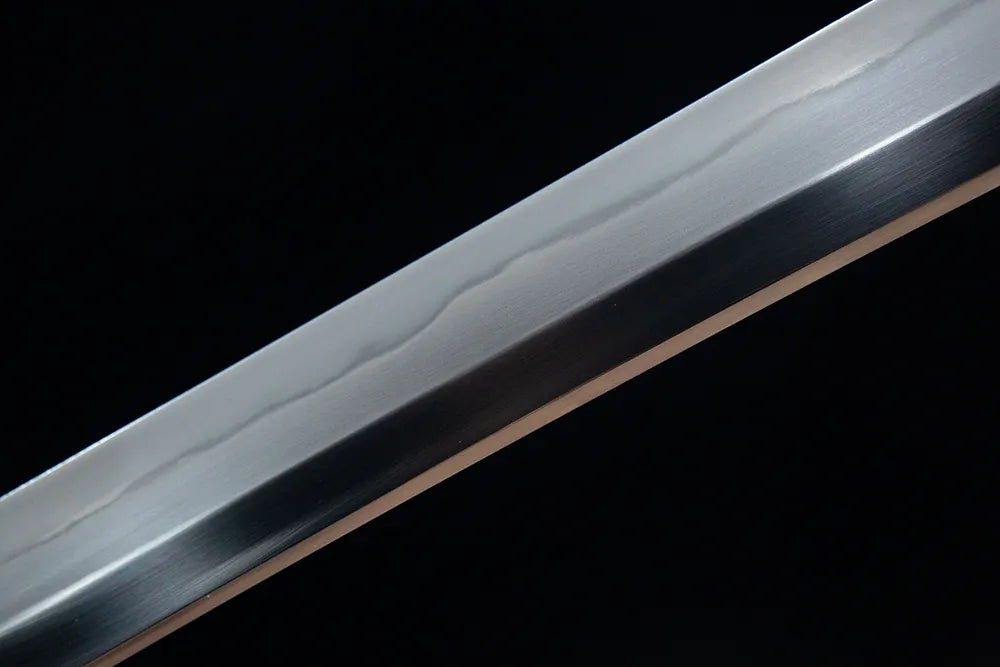 Middle blade detail continuous uniform notare temper grain polished T10 steel surface