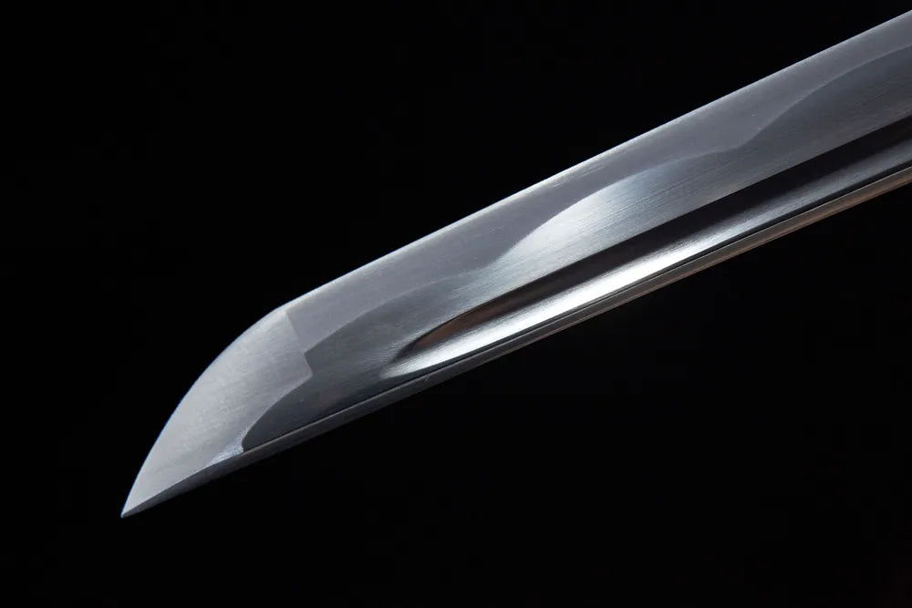Kissaki tip closeup smooth sharp plain blade tip