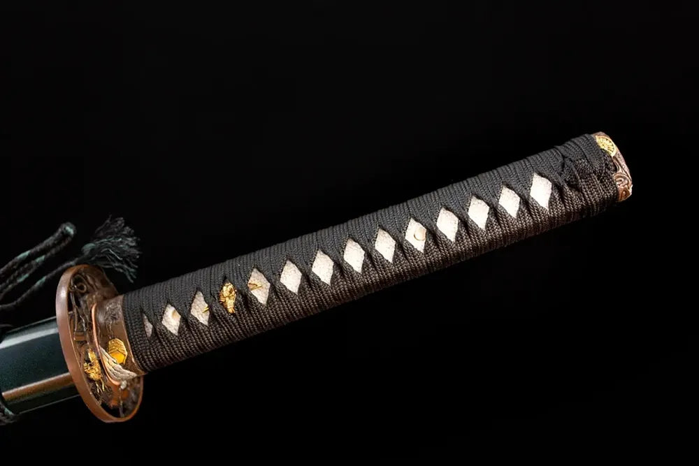 Full black‑brown woven ito tsuka copper‑gilt‑silver‑plated armored‑warrior‑armor‑relief fittings complete front shot